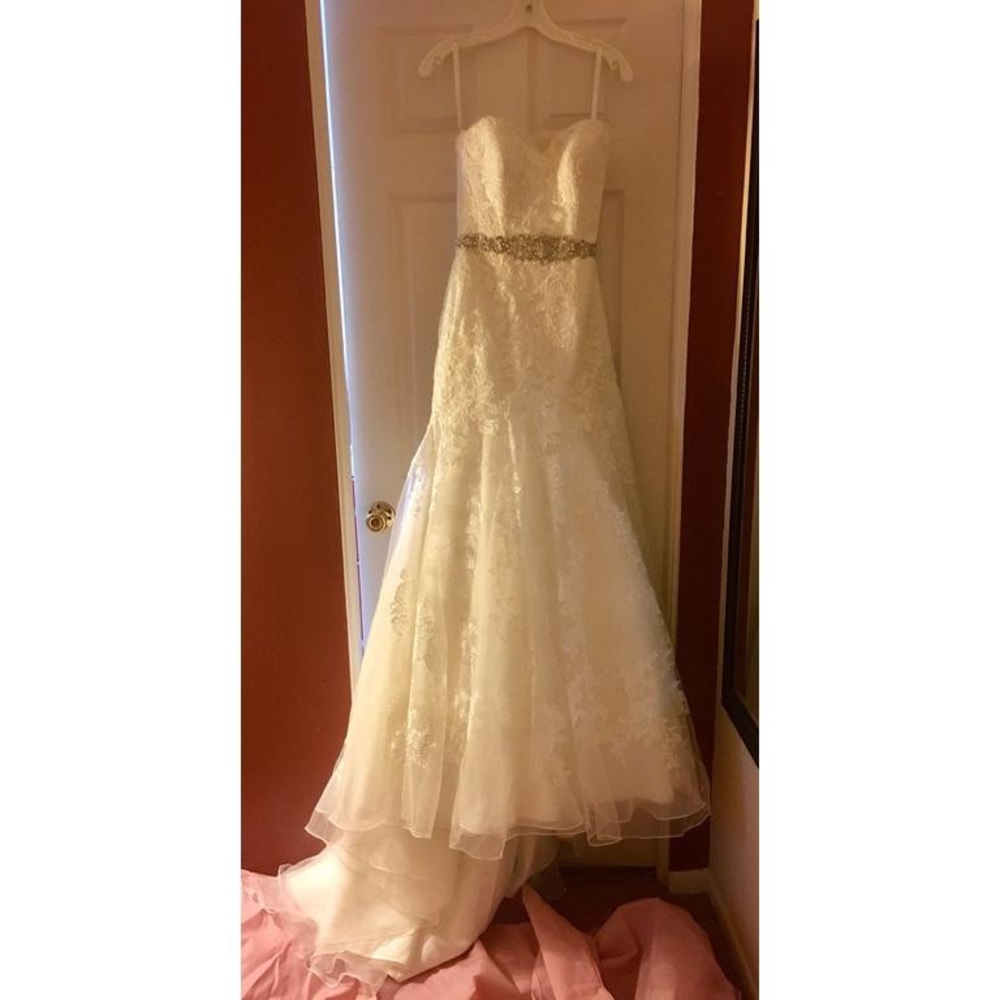 Allure Bridals Wedding Gown NEW Size 6 (street 2)
